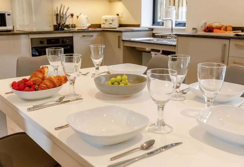 Buck Cottage, Disabled Adapted 3 Bed Hot Tub Pets