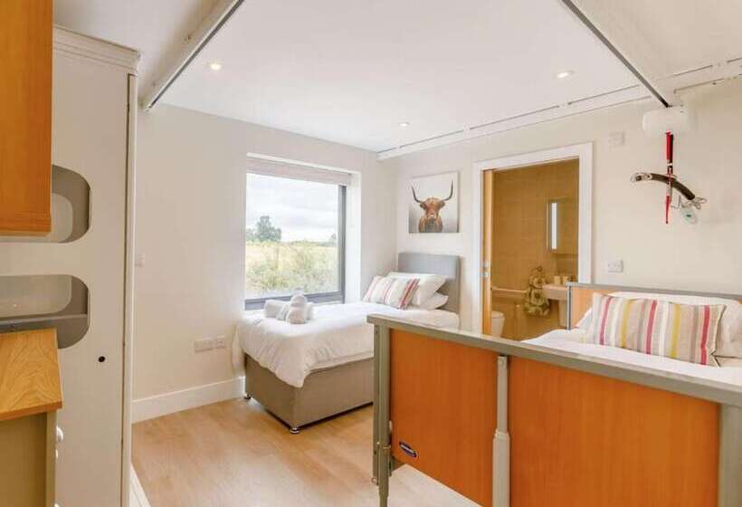 Buck Cottage, Disabled Adapted 3 Bed Hot Tub Pets