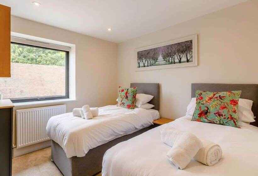 Buck Cottage, Disabled Adapted 3 Bed Hot Tub Pets