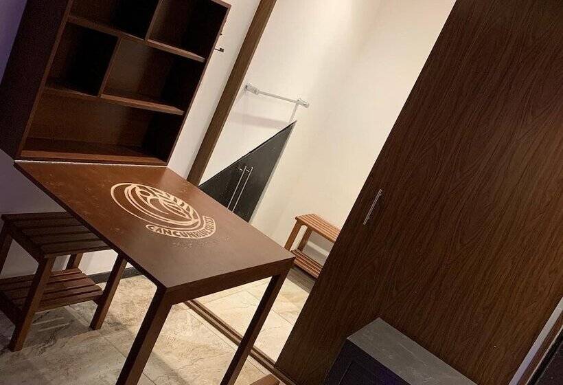 ユースホステル Cancún Plaza Hotel & Hostal