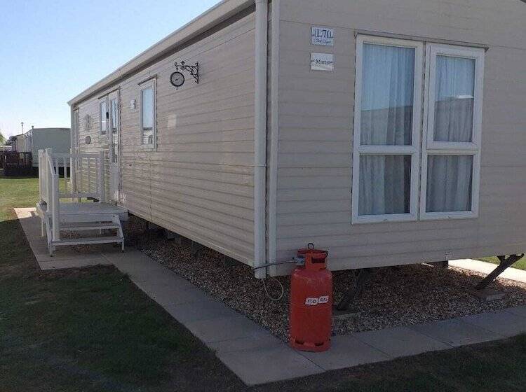 Captivating 2 Bed 6 Berth Caravan In Ingoldmells
