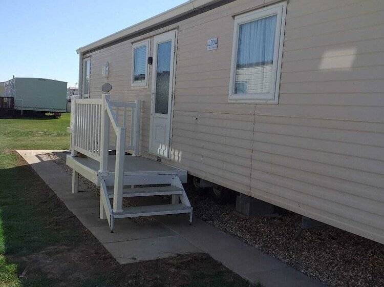 Captivating 2 Bed 6 Berth Caravan In Ingoldmells