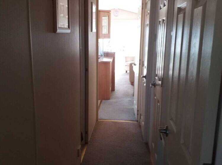 Captivating 2 Bed 6 Berth Caravan In Ingoldmells