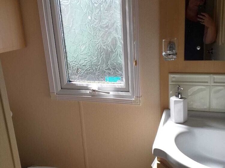 Captivating 2 Bed 6 Berth Caravan In Ingoldmells