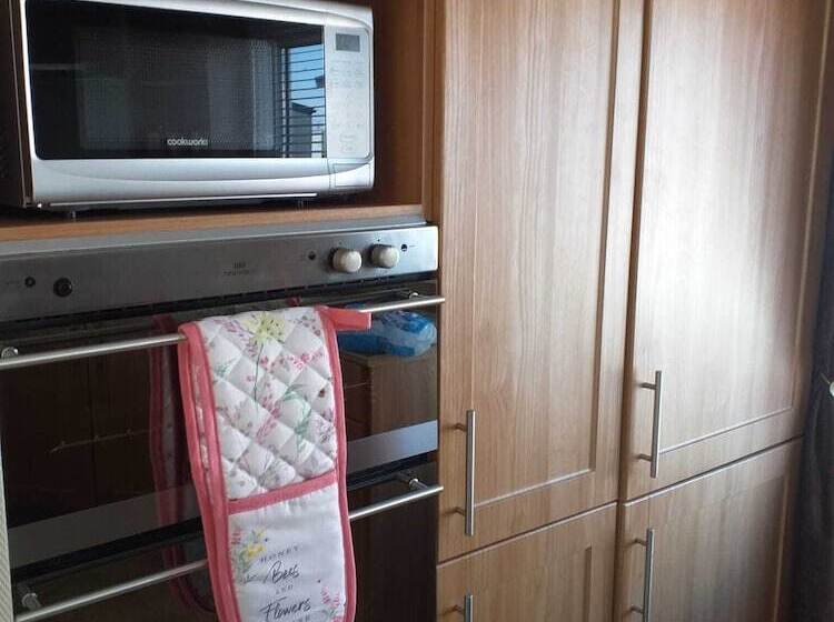 Captivating 2 Bed 6 Berth Caravan In Ingoldmells