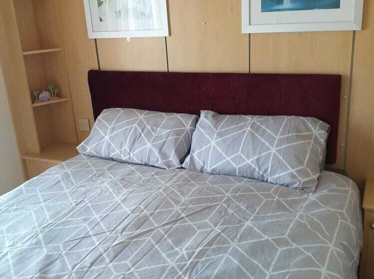 Captivating 2 Bed 6 Berth Caravan In Ingoldmells