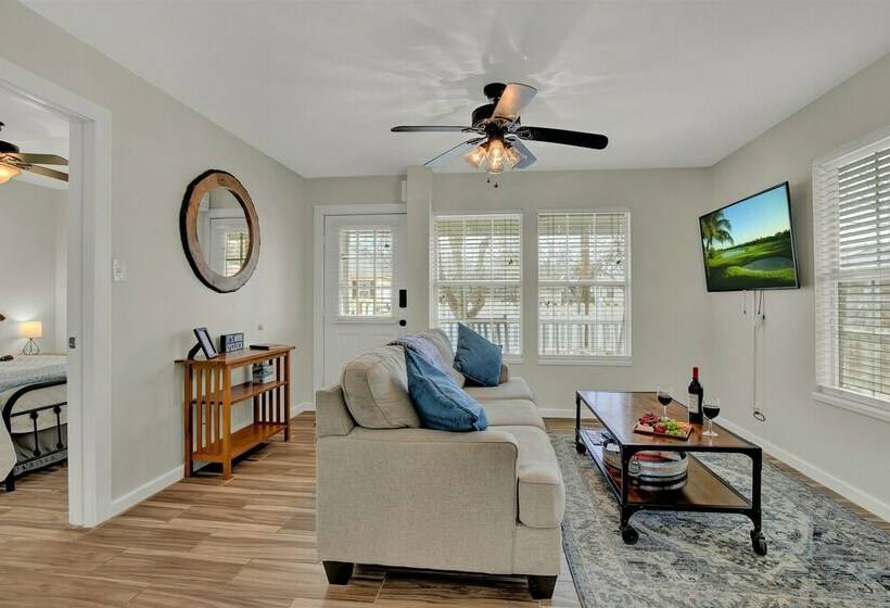 Charming Cottagehot Tub And Grill3 Min To Main!