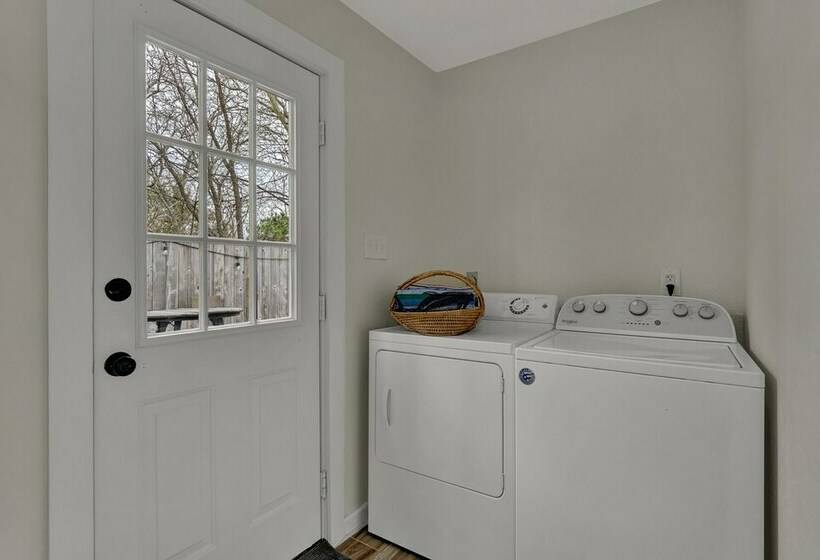 Charming Cottagehot Tub And Grill3 Min To Main!