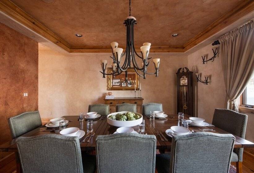 Cherry Ridge By Avantstay Incredible Mountain Mansion W/ Game Room, Hot Tub & Views!!