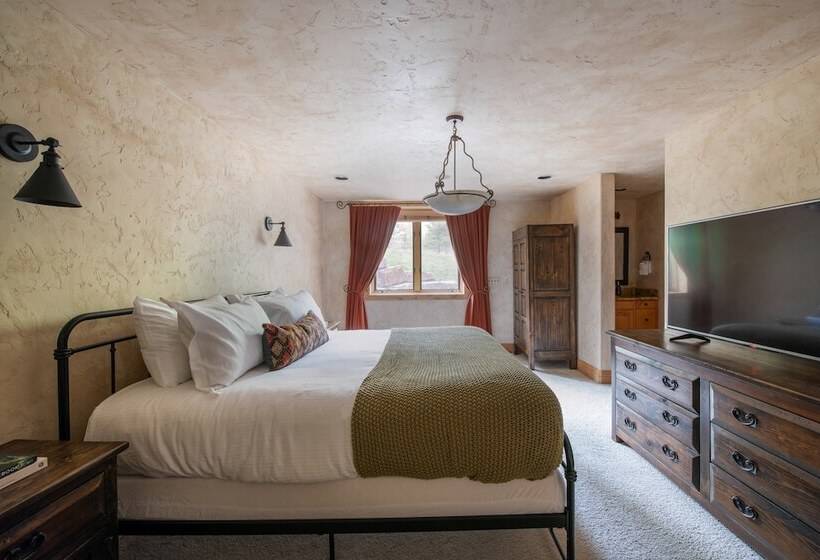 Cherry Ridge By Avantstay Incredible Mountain Mansion W/ Game Room, Hot Tub & Views!!