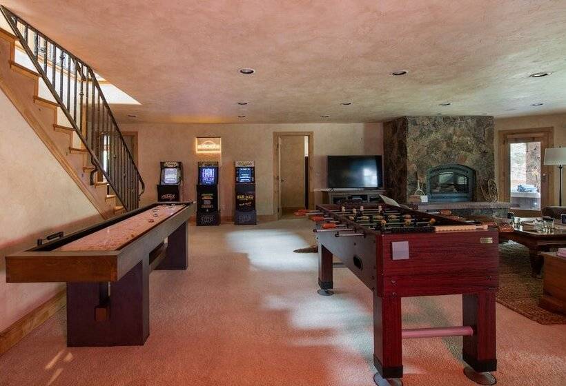 Cherry Ridge By Avantstay Incredible Mountain Mansion W/ Game Room, Hot Tub & Views!!