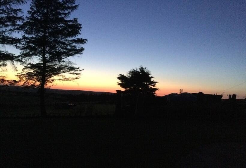 Orange Yurt With Hot Tub  Sleeps 3, Parking & Wifi