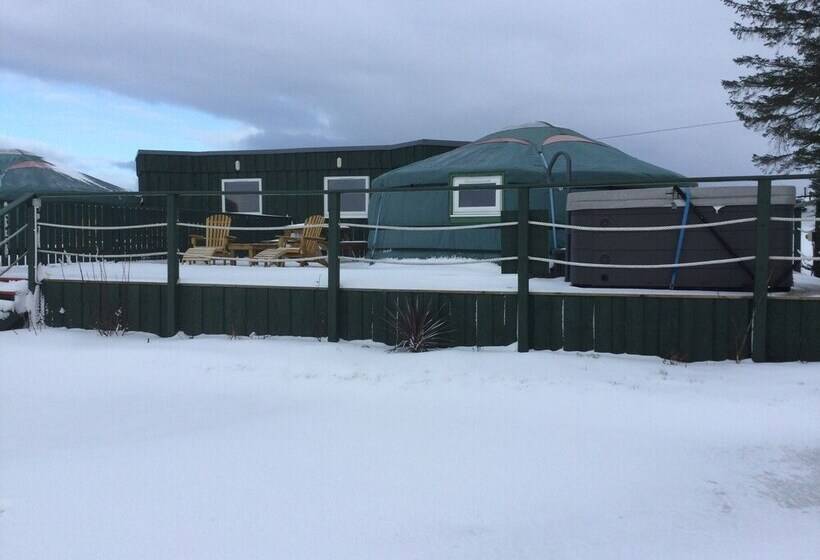 Orange Yurt With Hot Tub  Sleeps 3, Parking & Wifi