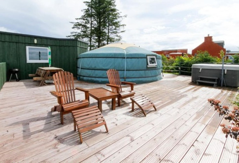 Green Yurt With Hot Tub   Sleeps 3, Parking & Wifi