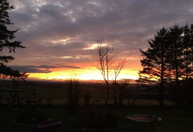 Orange Yurt With Hot Tub  Sleeps 3, Parking & Wifi