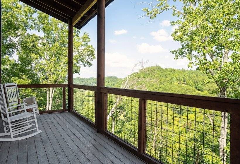 Copperhead By Avantstay Treetop Haven W/ Indoor Pool, Home Theatre & Game Room!!