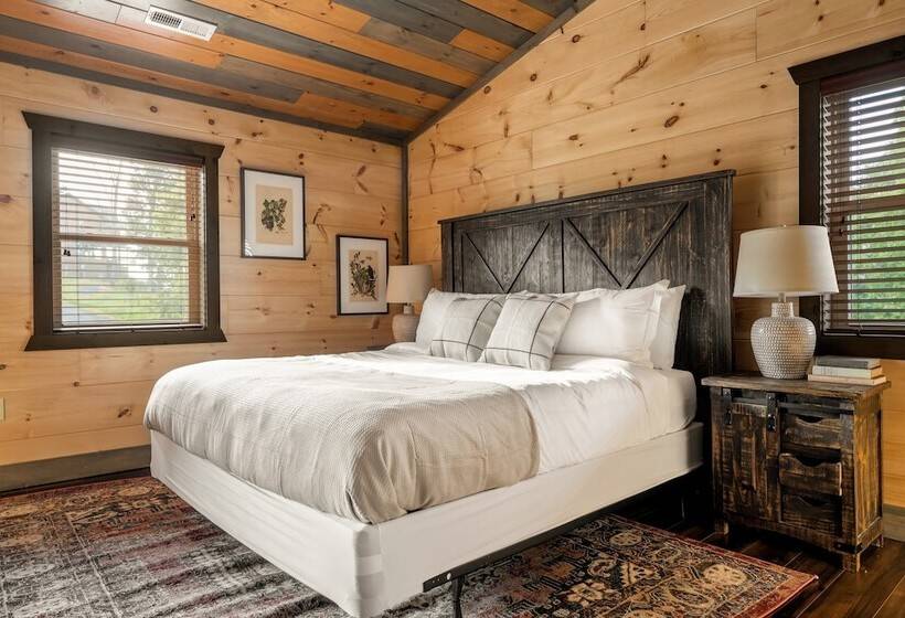 Copperhead By Avantstay Treetop Haven W/ Indoor Pool, Home Theatre & Game Room!!