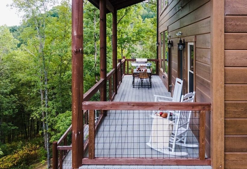 Copperhead By Avantstay Treetop Haven W/ Indoor Pool, Home Theatre & Game Room!!