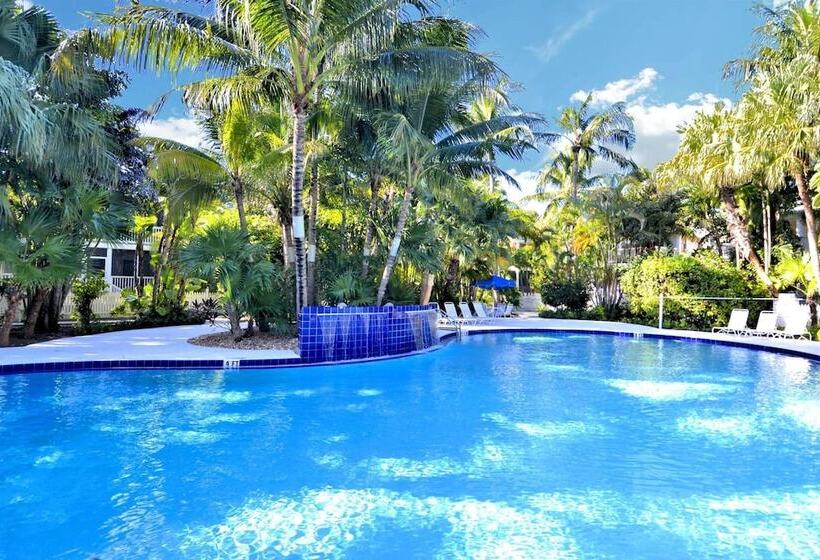 Coral Breeze By Avantstay Close To Beach W/ Balcony & Shared Pool! Month Long Stays Only