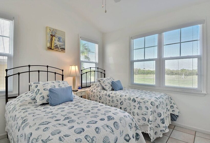 Coral Breeze By Avantstay Close To Beach W/ Balcony & Shared Pool! Month Long Stays Only