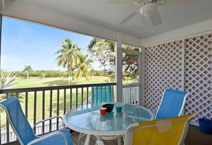 Coral Breeze By Avantstay Close To Beach W/ Balcony & Shared Pool! Month Long Stays Only