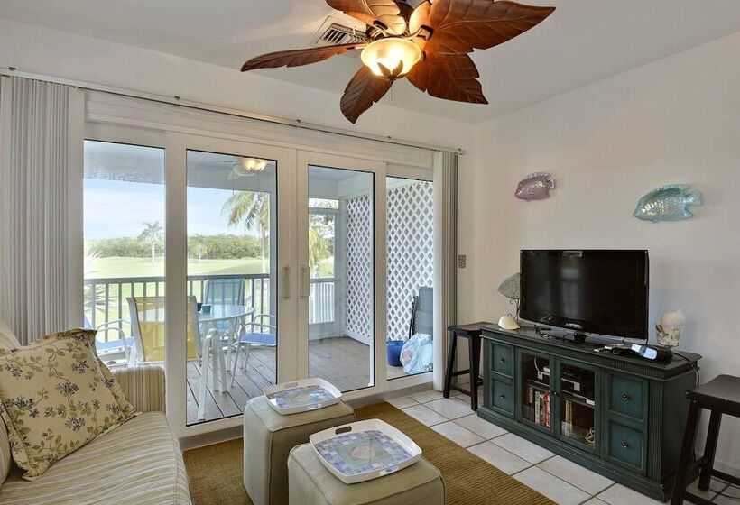 Coral Breeze By Avantstay Close To Beach W/ Balcony & Shared Pool! Month Long Stays Only