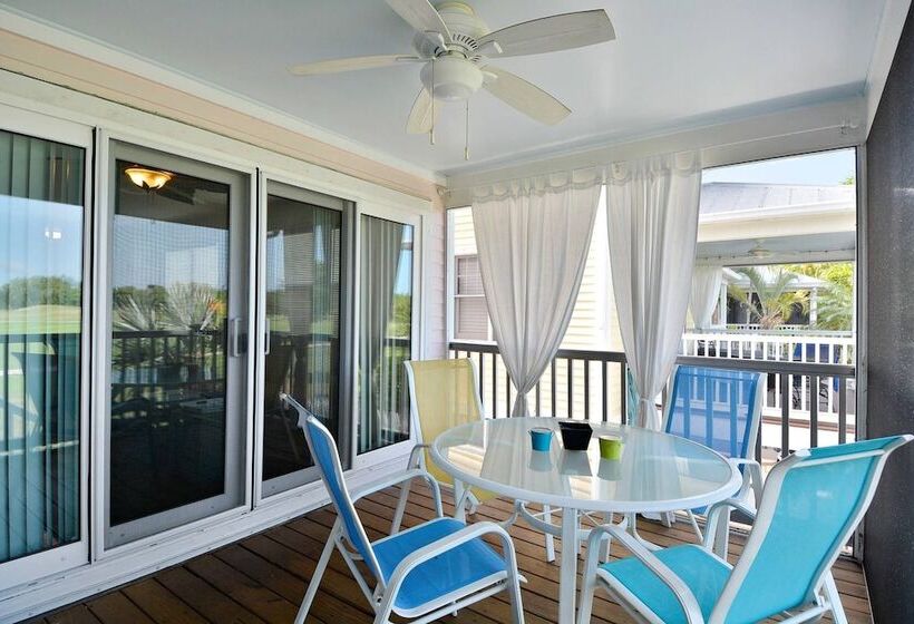 Coral Breeze By Avantstay Close To Beach W/ Balcony & Shared Pool! Month Long Stays Only