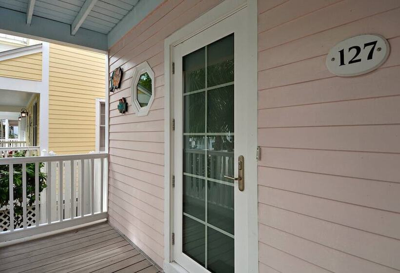 Coral Breeze By Avantstay Close To Beach W/ Balcony & Shared Pool! Month Long Stays Only