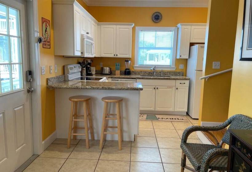 Coral Garden By Avantstay Great Location W/ Balcony & Shared Pool