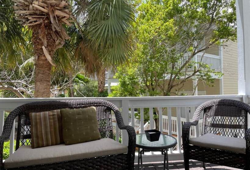 Coral Garden By Avantstay Great Location W/ Balcony & Shared Pool