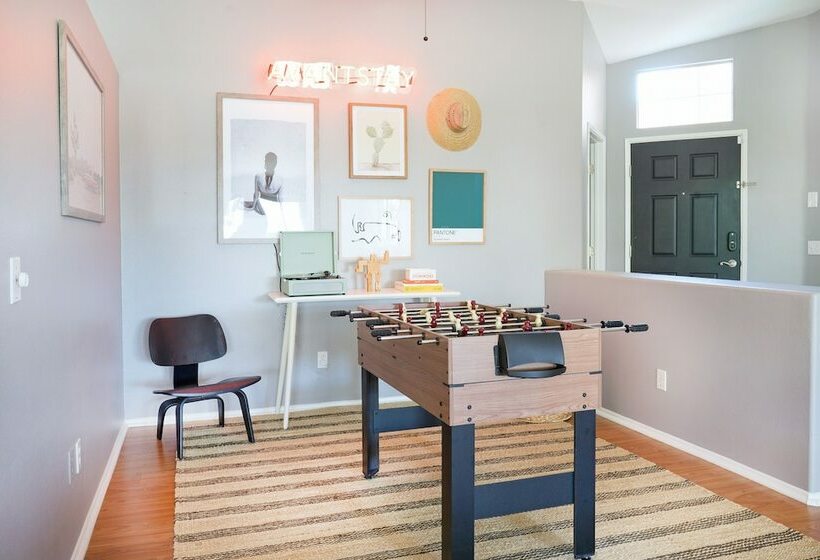 Dahlia By Avantstay Gorgeous Home W/ Luxury Pool, Foosball & Table Tennis!