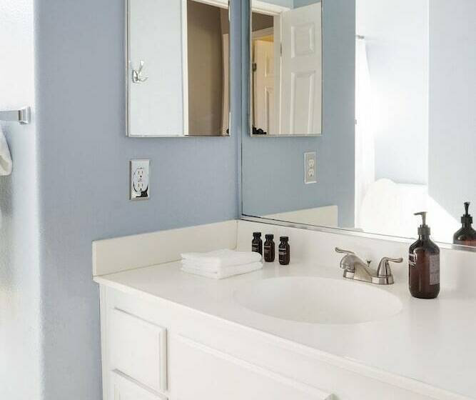 Dahlia By Avantstay Gorgeous Home W/ Luxury Pool, Foosball & Table Tennis!