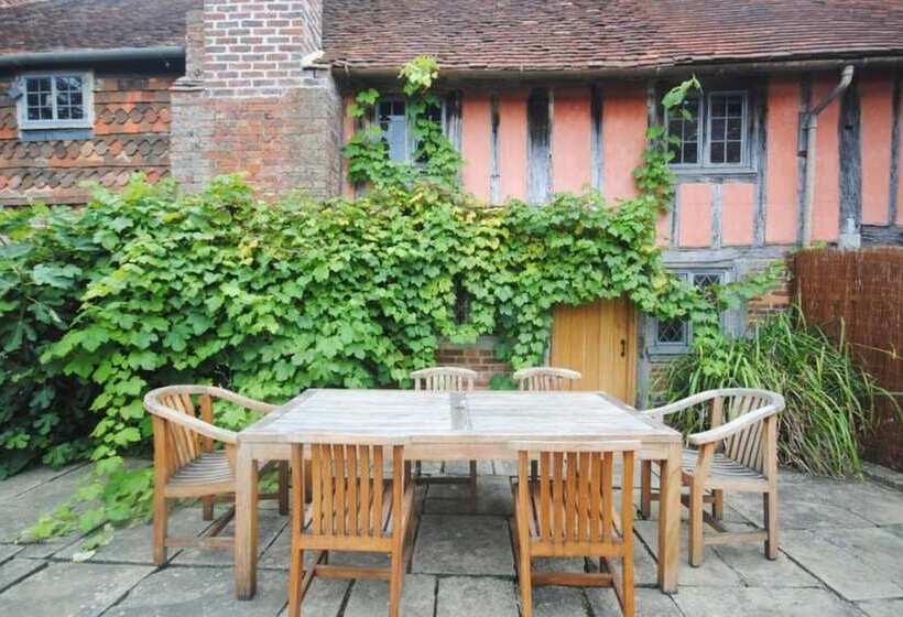 Delightful 4bd Home Full Of Flair Edenbridge Kent