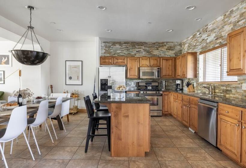 Douglas By Avantstay Charming Townhouse Mins From Deer Valley Resort