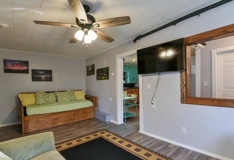 Downtown House  In Historic Branson   Awesome Location!! Discounted Rates!!