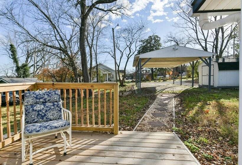 Downtown House  In Historic Branson   Awesome Location!! Discounted Rates!!