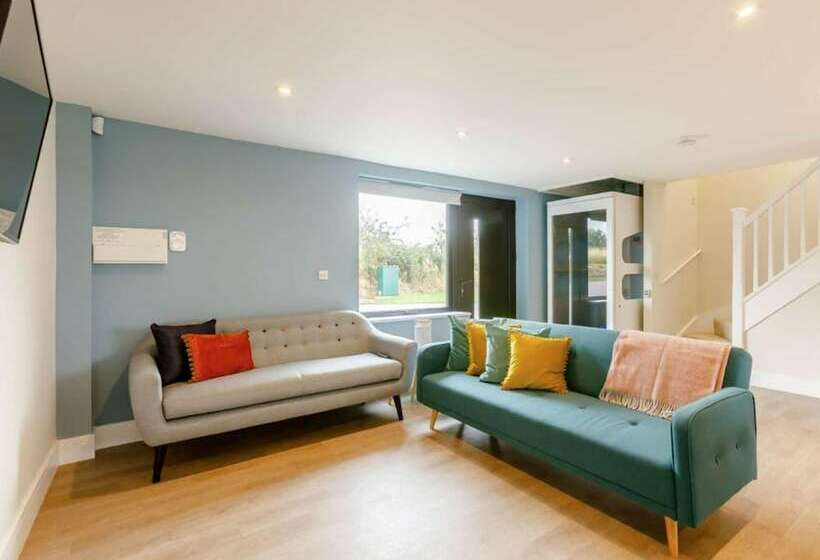 Fawn Cottage, Disabled Adapted 3 Bedroom Hot Tub