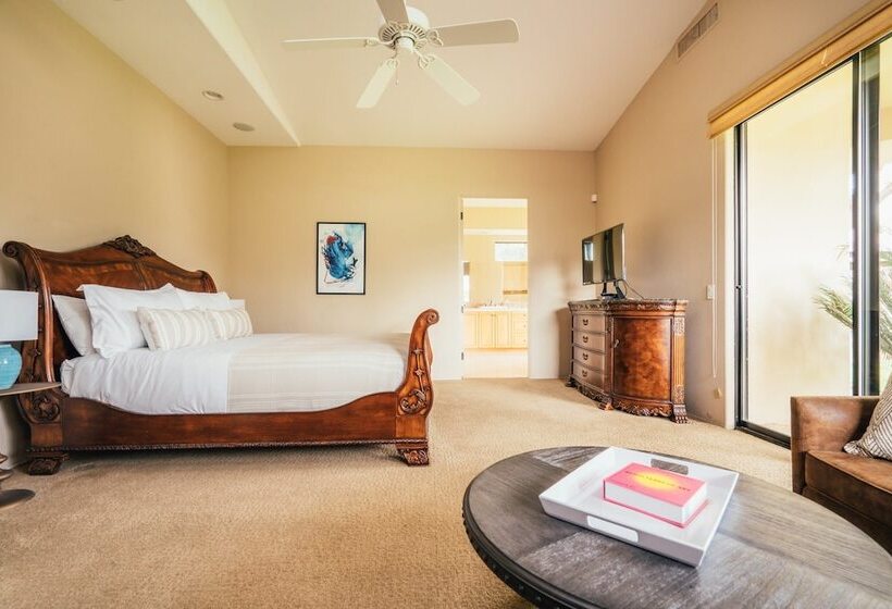 Firefly By Avantstay Spacious Backyard W/ Pool& Hot Tub!