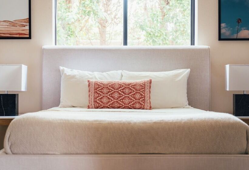 Firefly By Avantstay Spacious Backyard W/ Pool& Hot Tub!