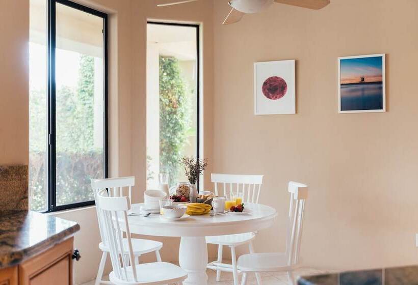 Firefly By Avantstay Spacious Backyard W/ Pool& Hot Tub!