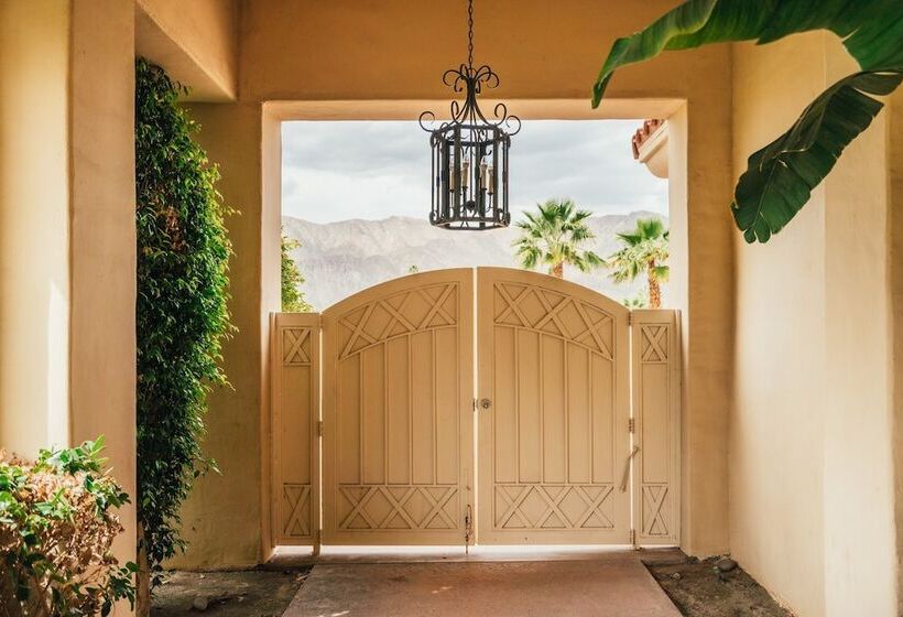 Firefly By Avantstay Spacious Backyard W/ Pool& Hot Tub!