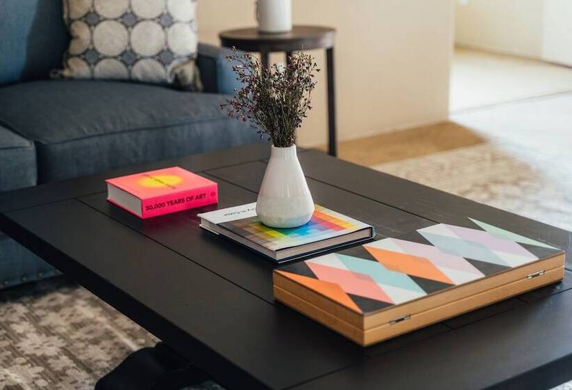 Firefly By Avantstay Spacious Backyard W/ Pool& Hot Tub!