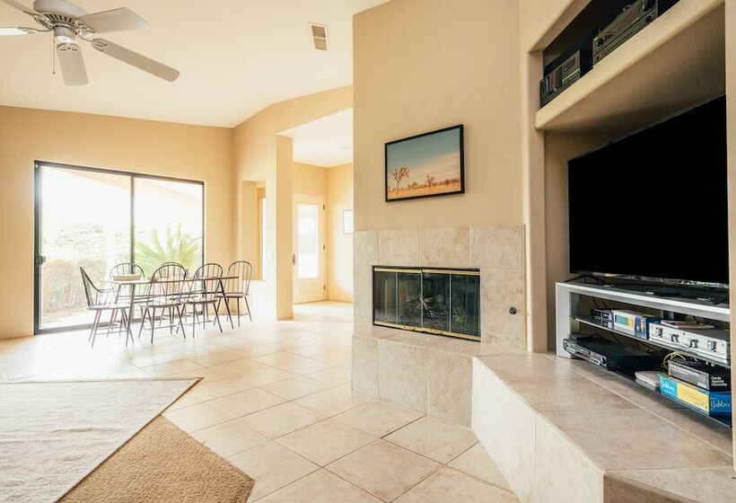 Firefly By Avantstay Spacious Backyard W/ Pool& Hot Tub!