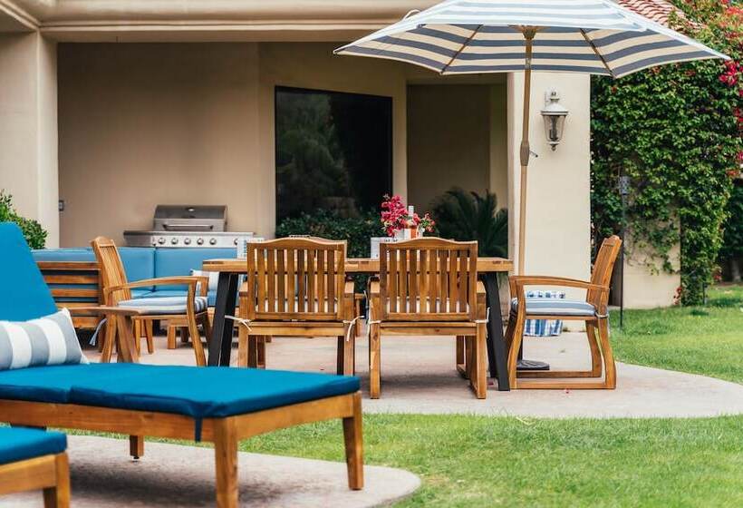 Firefly By Avantstay Spacious Backyard W/ Pool& Hot Tub!