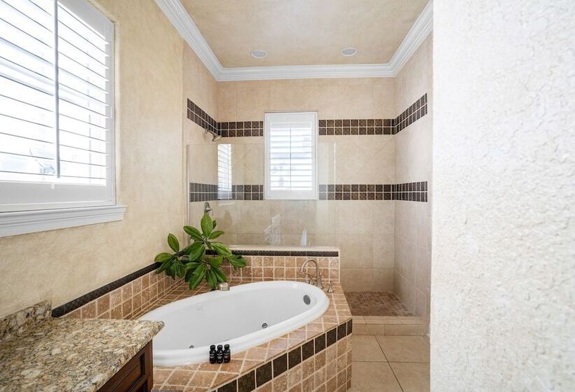 Florence By Avantstay Villa Steps From Beach