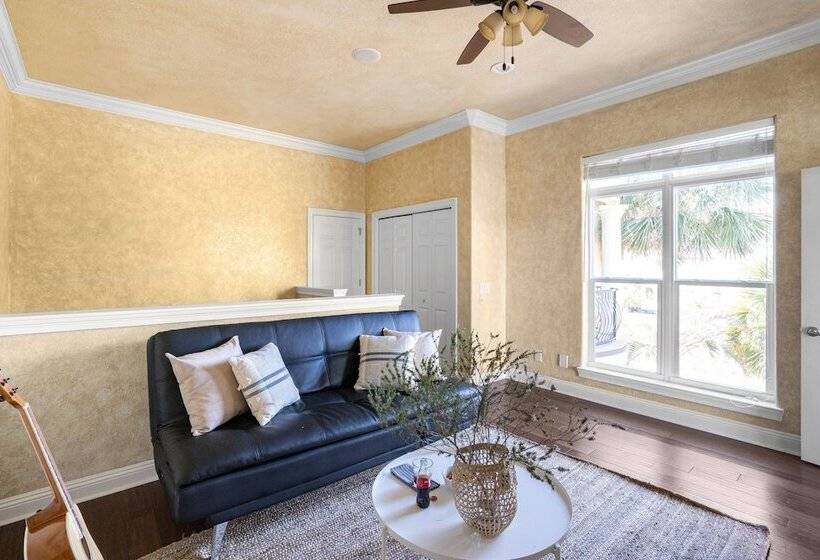 Florence By Avantstay Villa Steps From Beach