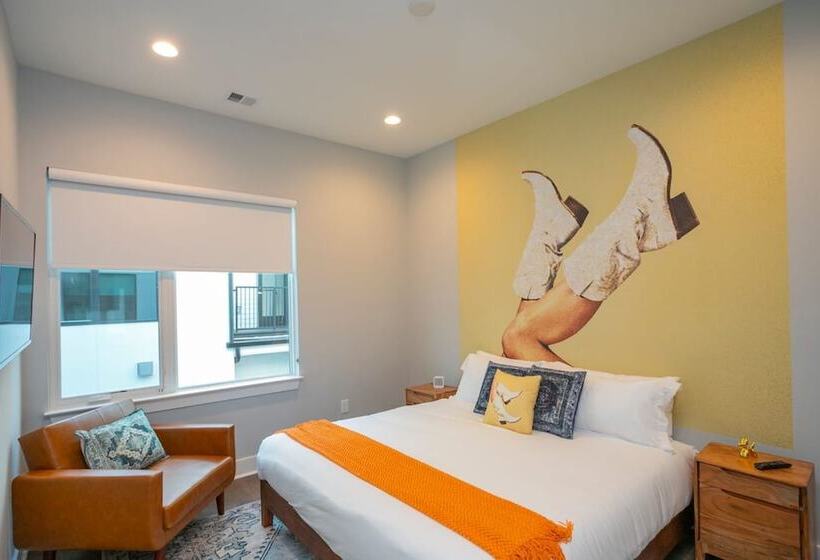 Franklin By Avantstay Trendy Townhouse In Great Location W/ Private Roof Top Patio