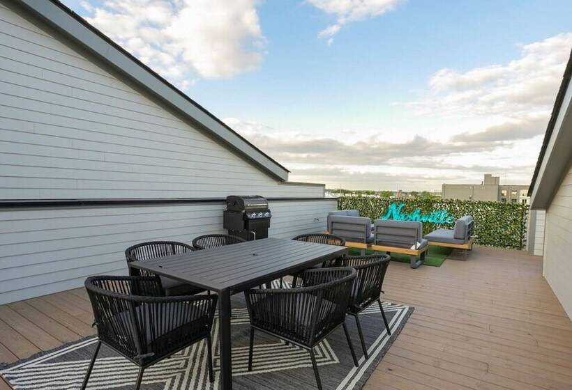 Franklin By Avantstay Trendy Townhouse In Great Location W/ Private Roof Top Patio
