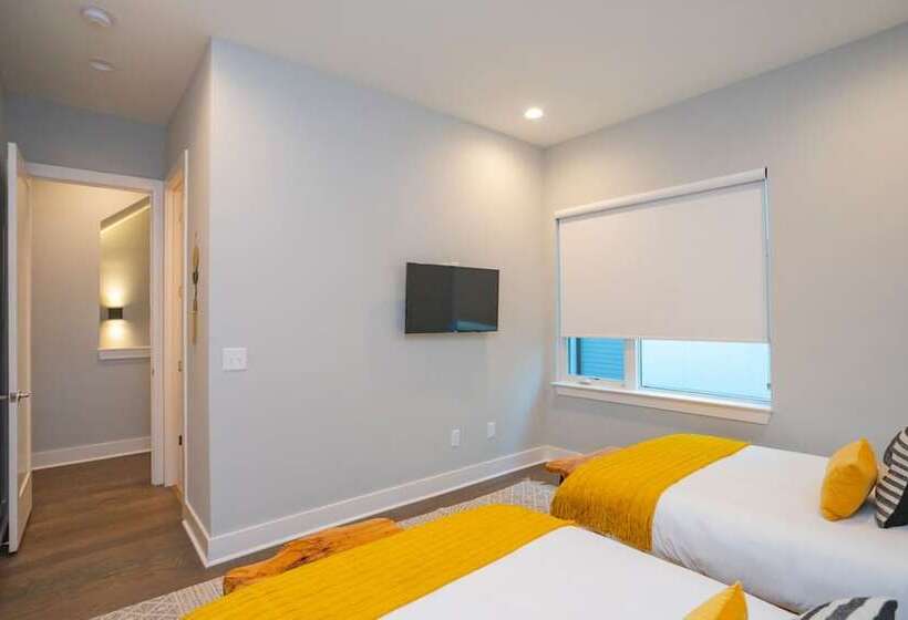 Franklin By Avantstay Trendy Townhouse In Great Location W/ Private Roof Top Patio