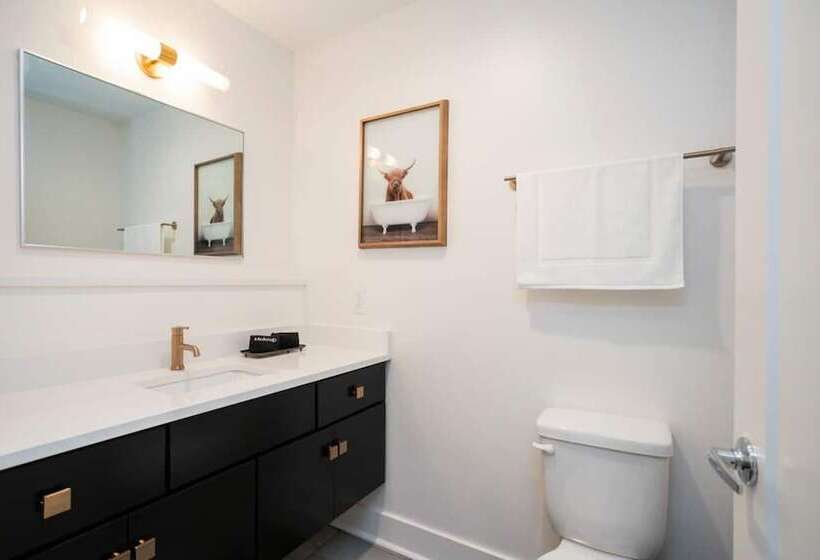 Franklin By Avantstay Trendy Townhouse In Great Location W/ Private Roof Top Patio